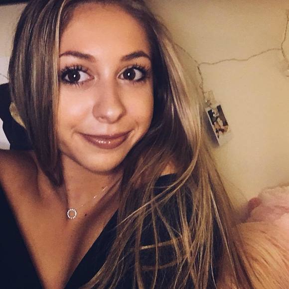 Meet your Posher, Ashley - Picture 1 of 1